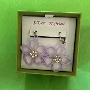NWT BETSEY JOHNSON LILAC-FLOWER EARRINGS NIB